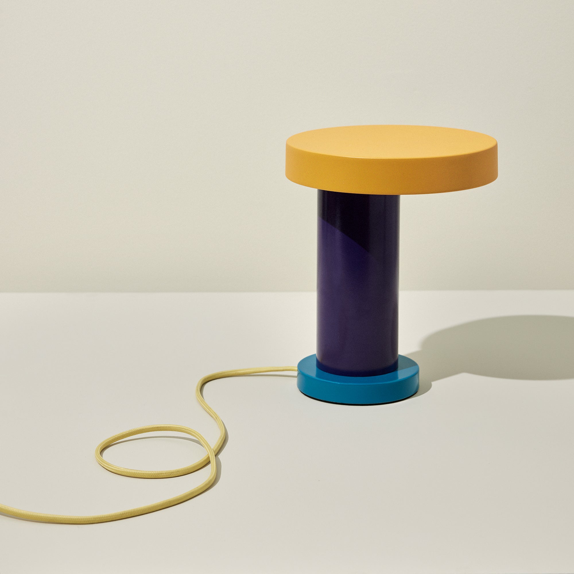Hübsch magic bordlampe lilla/gul