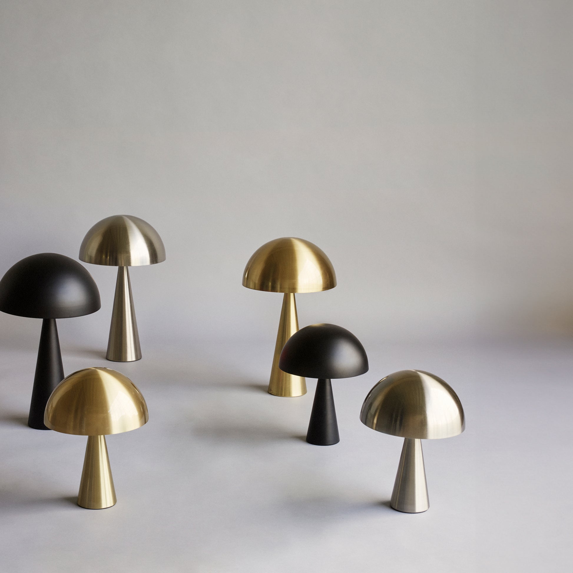 Hübsch mush bordlampe mini messingfarve