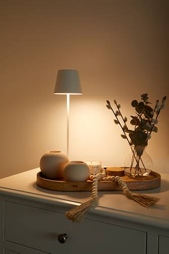 RGB+W trådløs bordlampe i hvid - 4-6 timer hvid, 12 timer RGB