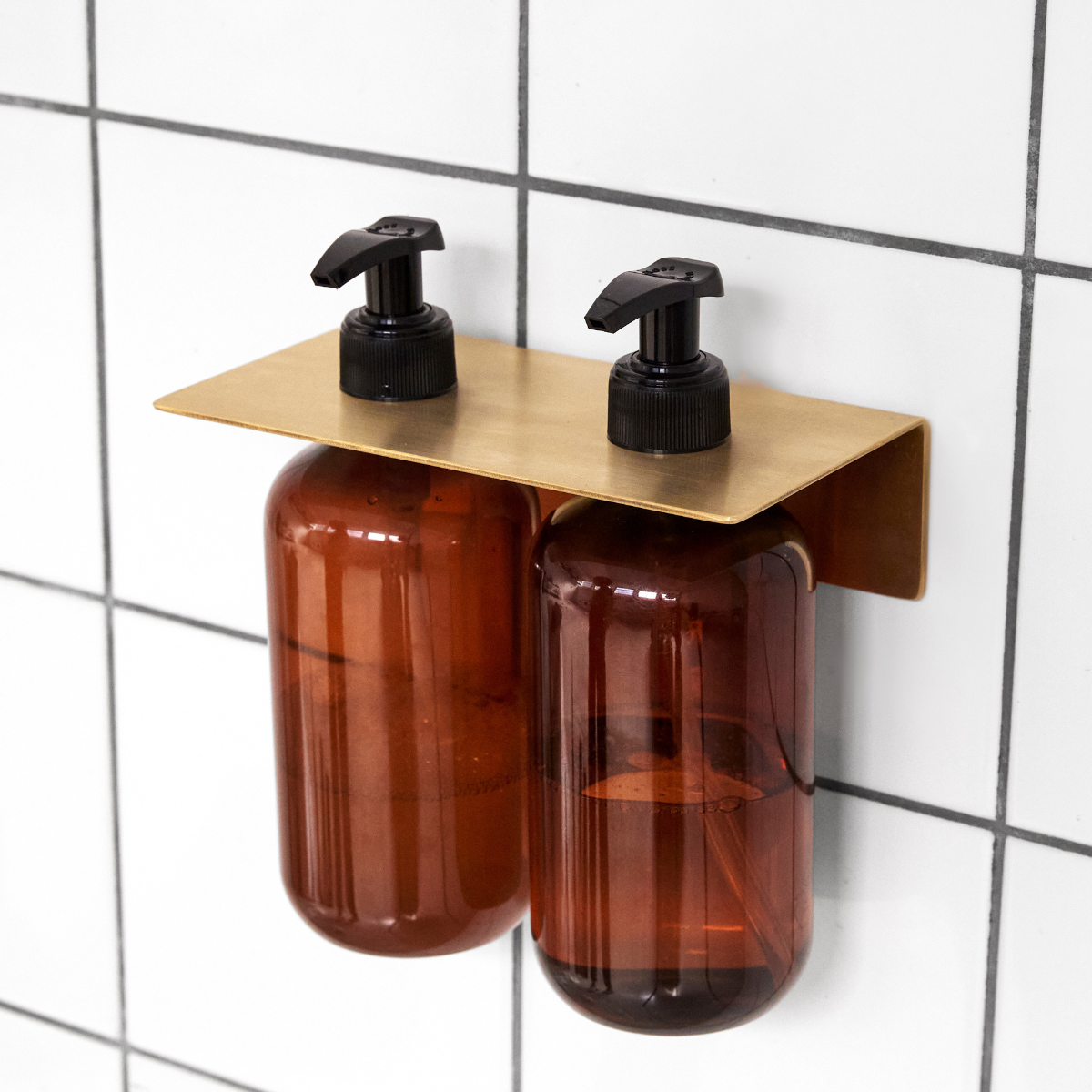 Bastant Design sæbeholder til 2 flasker i messing