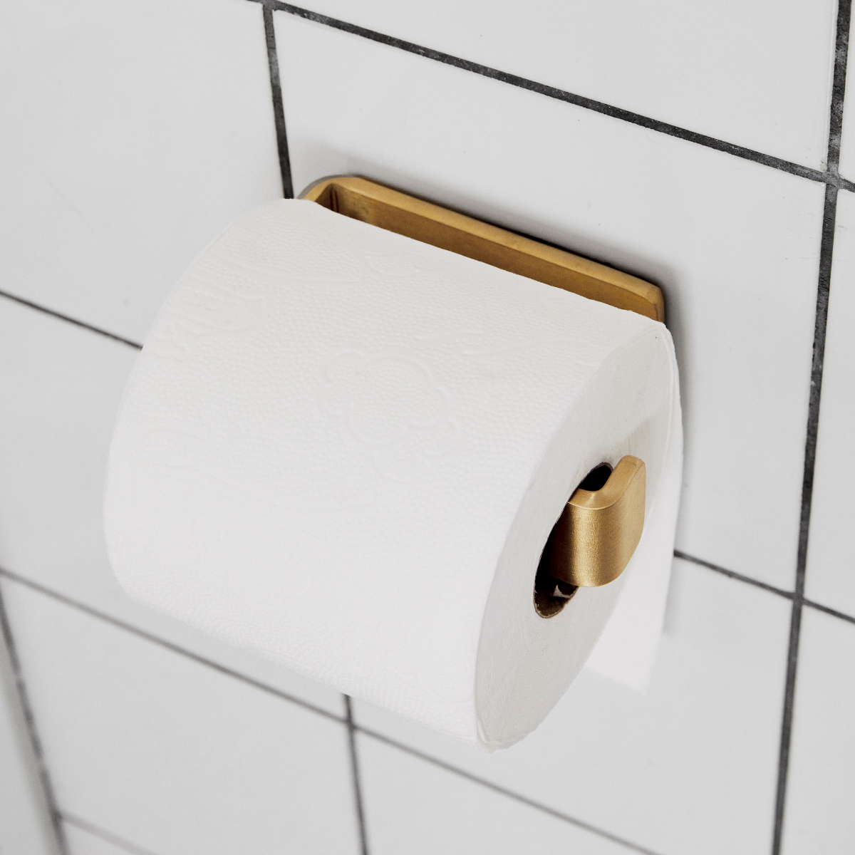 Bastant Design toiletrulleholder i messing, højrevendt