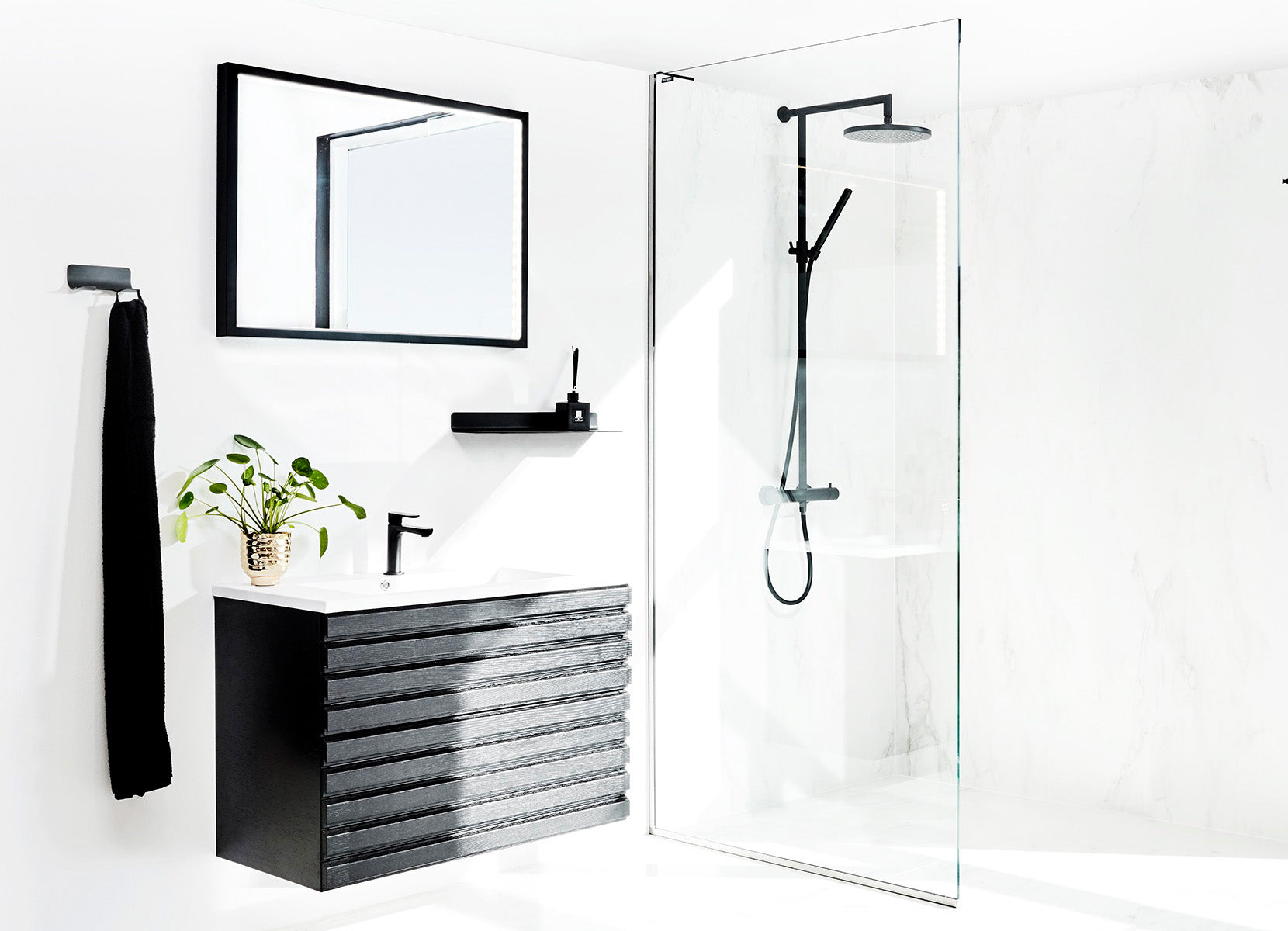 Fritstående væg 90x200cm klart glas, med 100cm forhængsstang