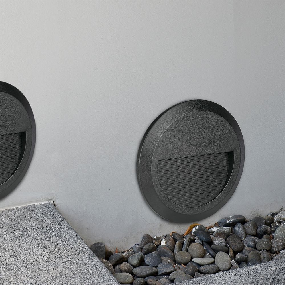 LED Trinlys med 2W effekt, 4000K lysfarve, sort hus, rund form og IP65 beskyttelse