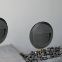 LED Trinlys med 2W effekt, 4000K lysfarve, sort hus, rund form og IP65 beskyttelse