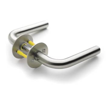 [930123307] dørgreb l-form m/ros 00-40 l18 monteret massiv roset ø50x2mm